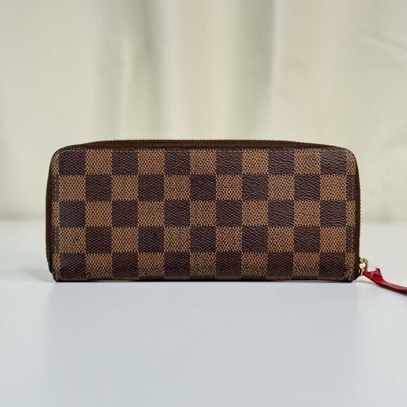Louis Vuitton Damier Ebene Zippy Wallet with Classic Checkerboard Design - Picture 2 of 9
